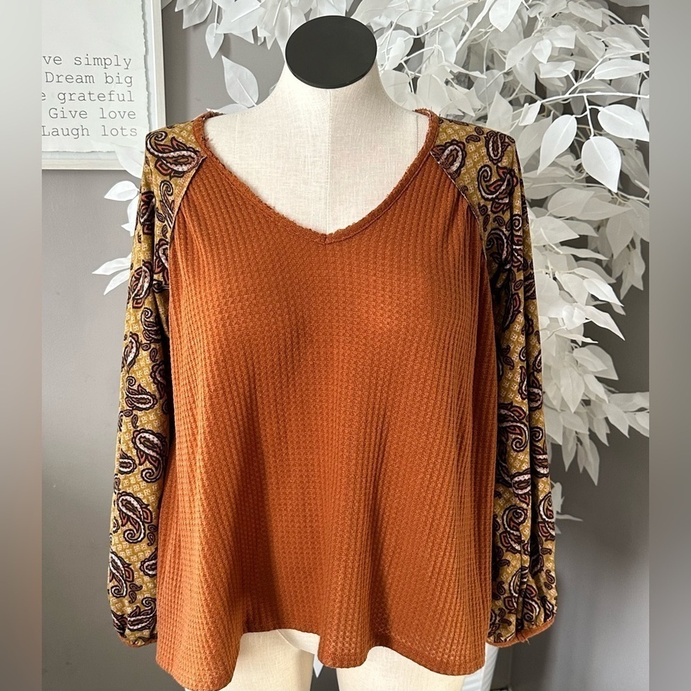 Peach love California women’s size s orange and designed sleeves (fits big!)